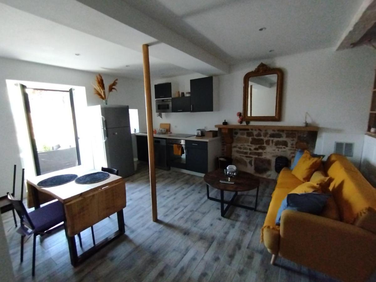 Trevoux: Loft Ravissant Avec Terrasse Apartment Bagian luar foto