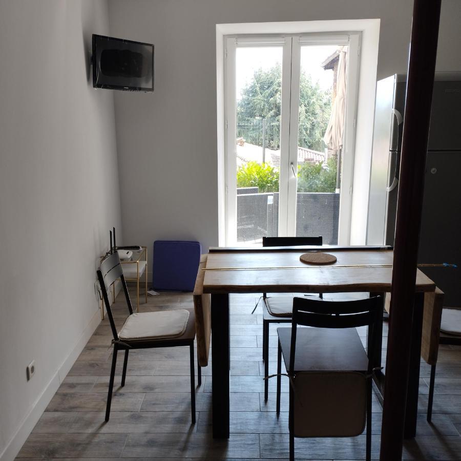 Trevoux: Loft Ravissant Avec Terrasse Apartment Bagian luar foto