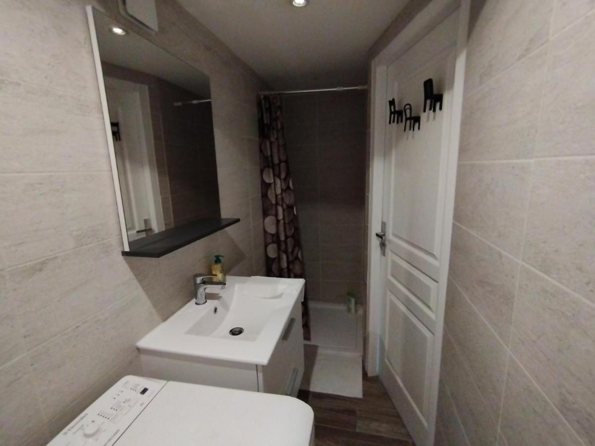 Trevoux: Loft Ravissant Avec Terrasse Apartment Bagian luar foto